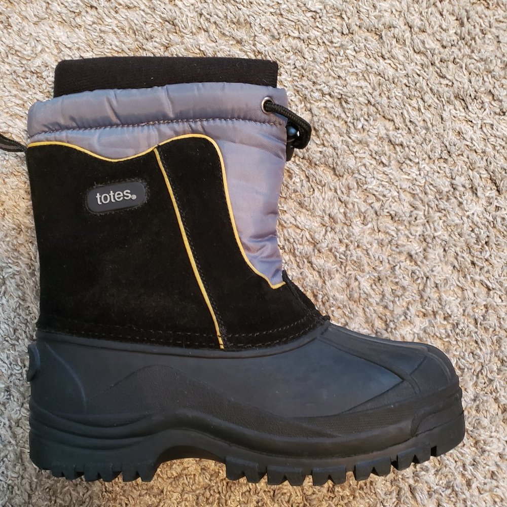 Totes boys snow boots size 3